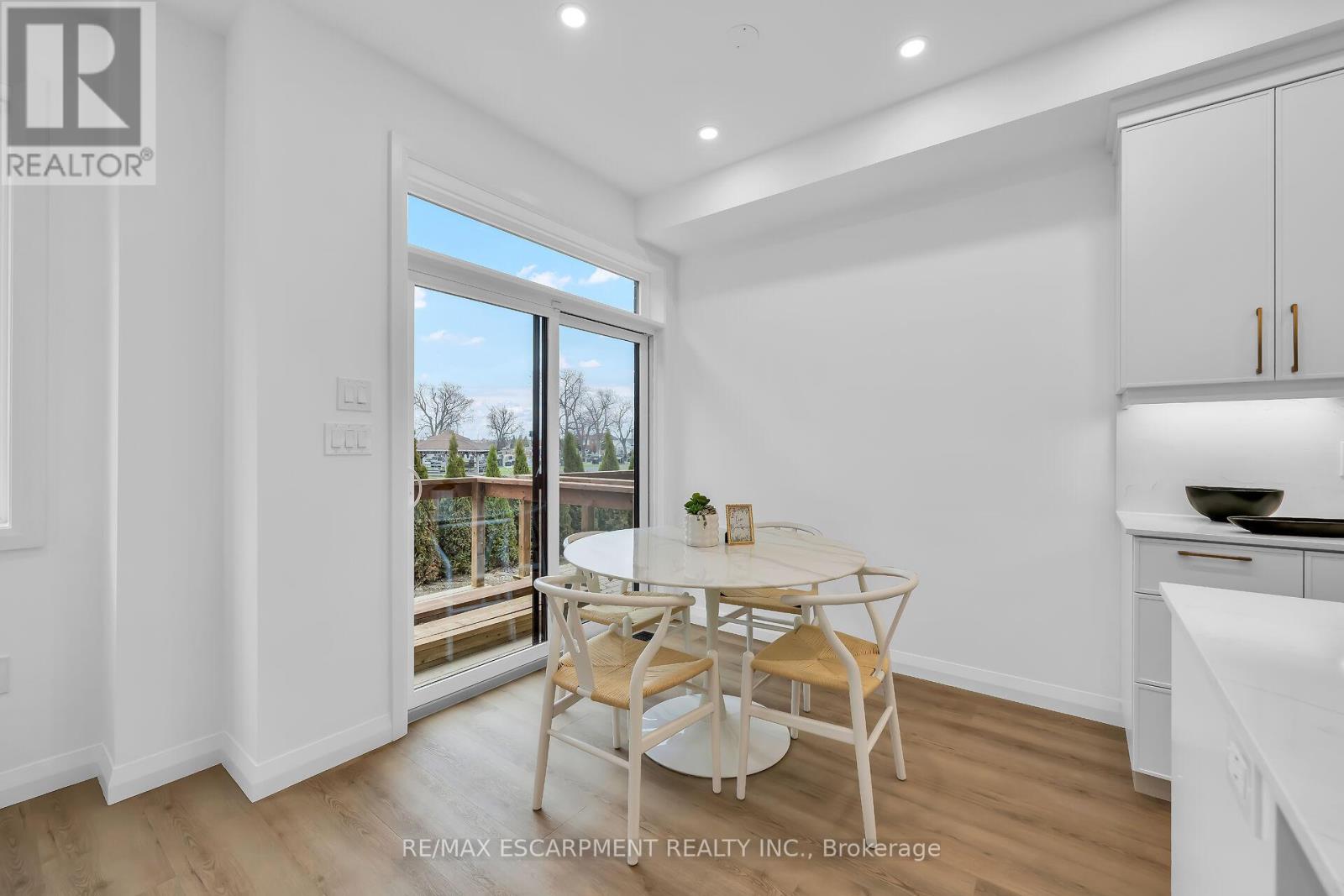 Photo 20 of 31 Kingfisher Drive, Hamilton ON