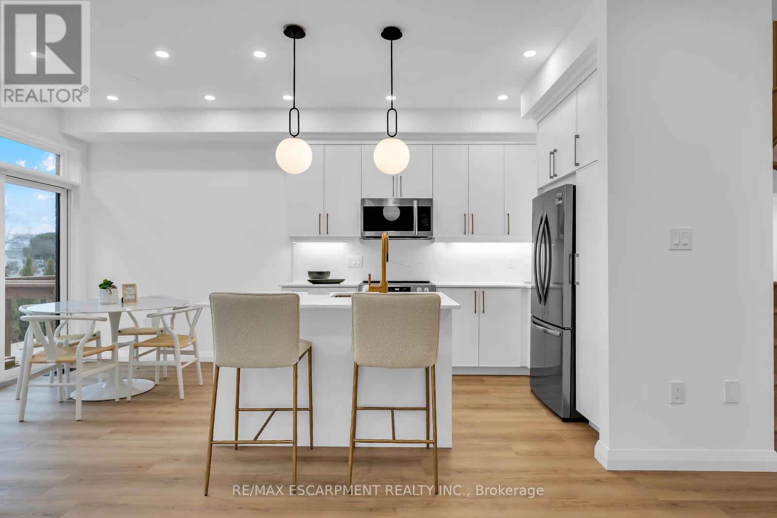 Photo 23 of 31 Kingfisher Drive, Hamilton ON