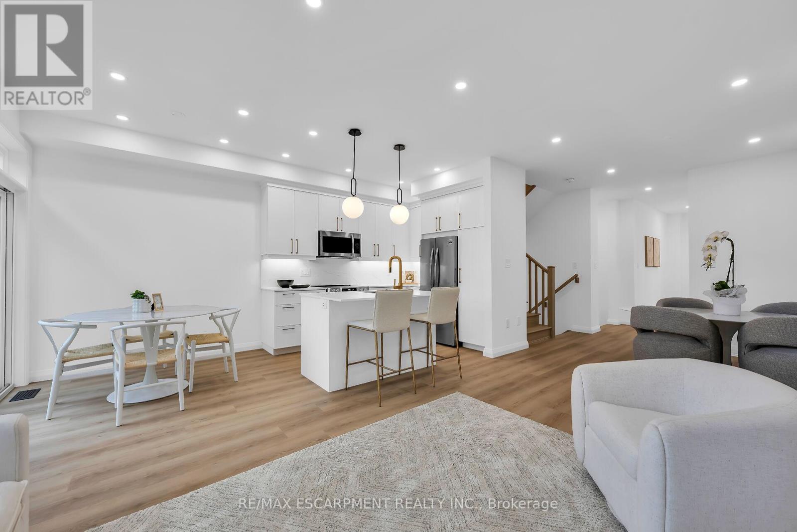 Photo 24 of 31 Kingfisher Drive, Hamilton ON