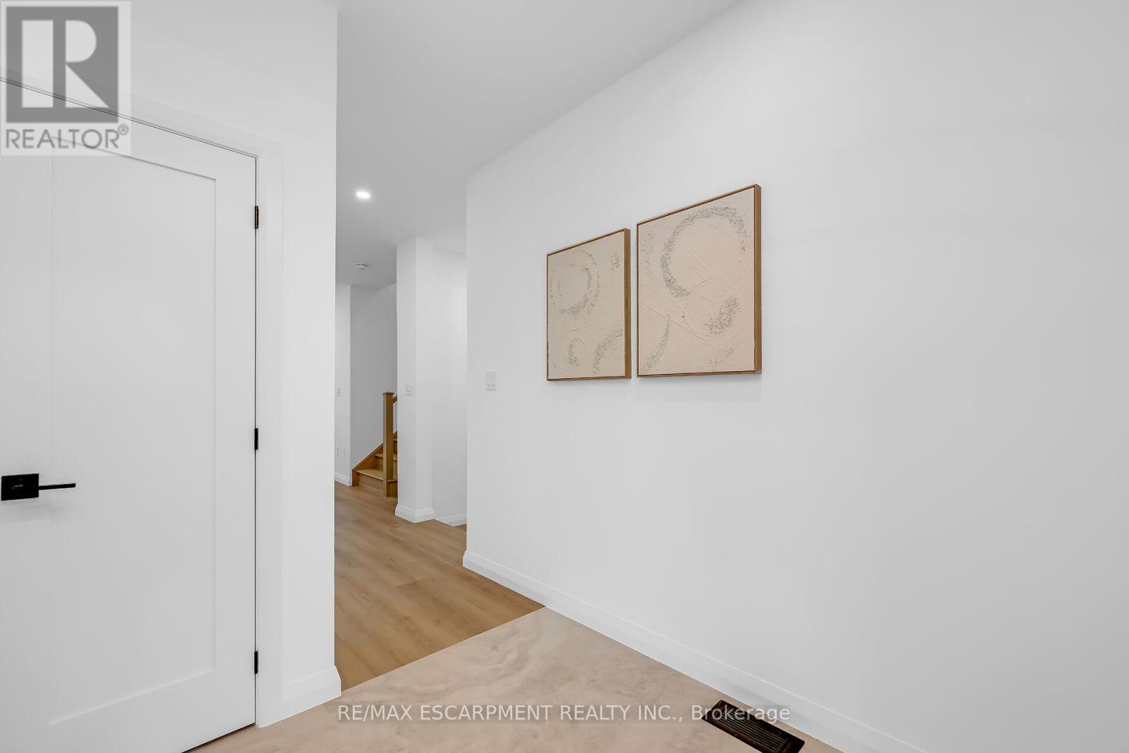Photo 28 of 31 Kingfisher Drive, Hamilton ON