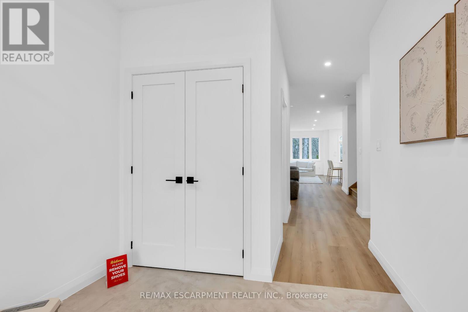 Photo 29 of 31 Kingfisher Drive, Hamilton ON