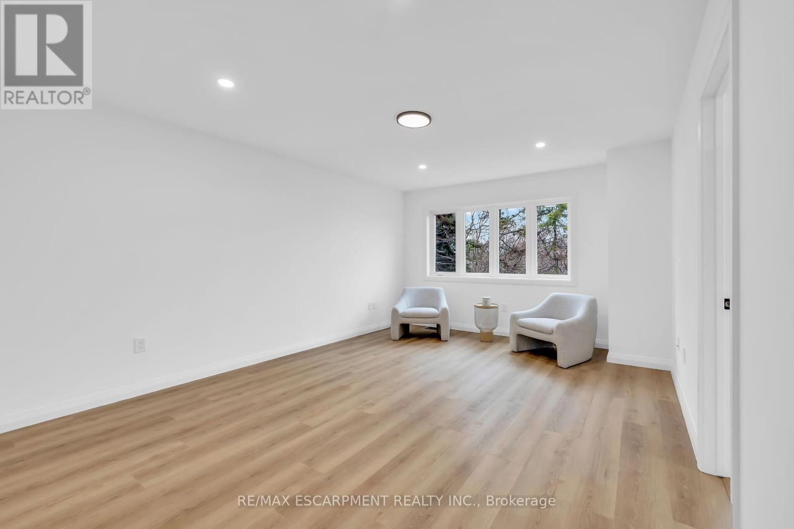 Photo 30 of 31 Kingfisher Drive, Hamilton ON