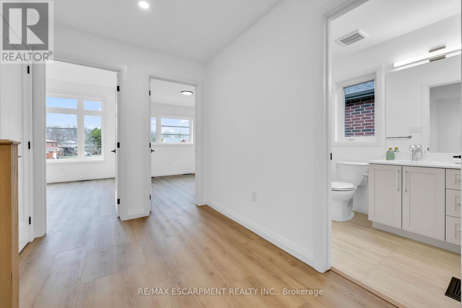 Photo 38 of 31 Kingfisher Drive, Hamilton ON