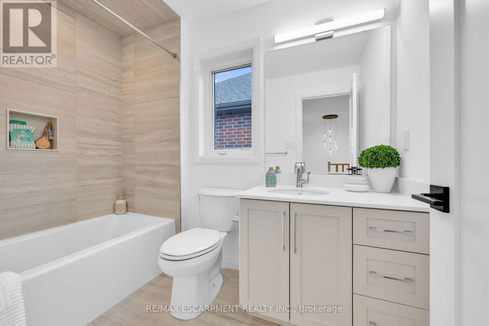 Photo 39 of 31 Kingfisher Drive, Hamilton ON