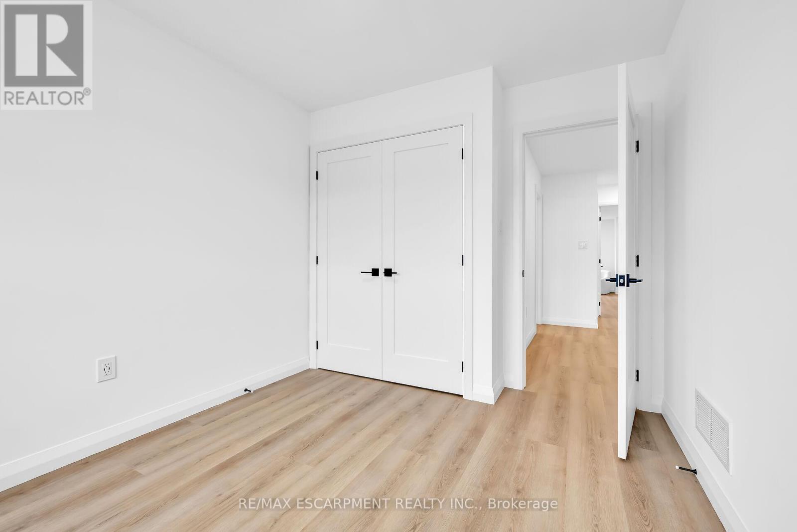 Photo 42 of 31 Kingfisher Drive, Hamilton ON