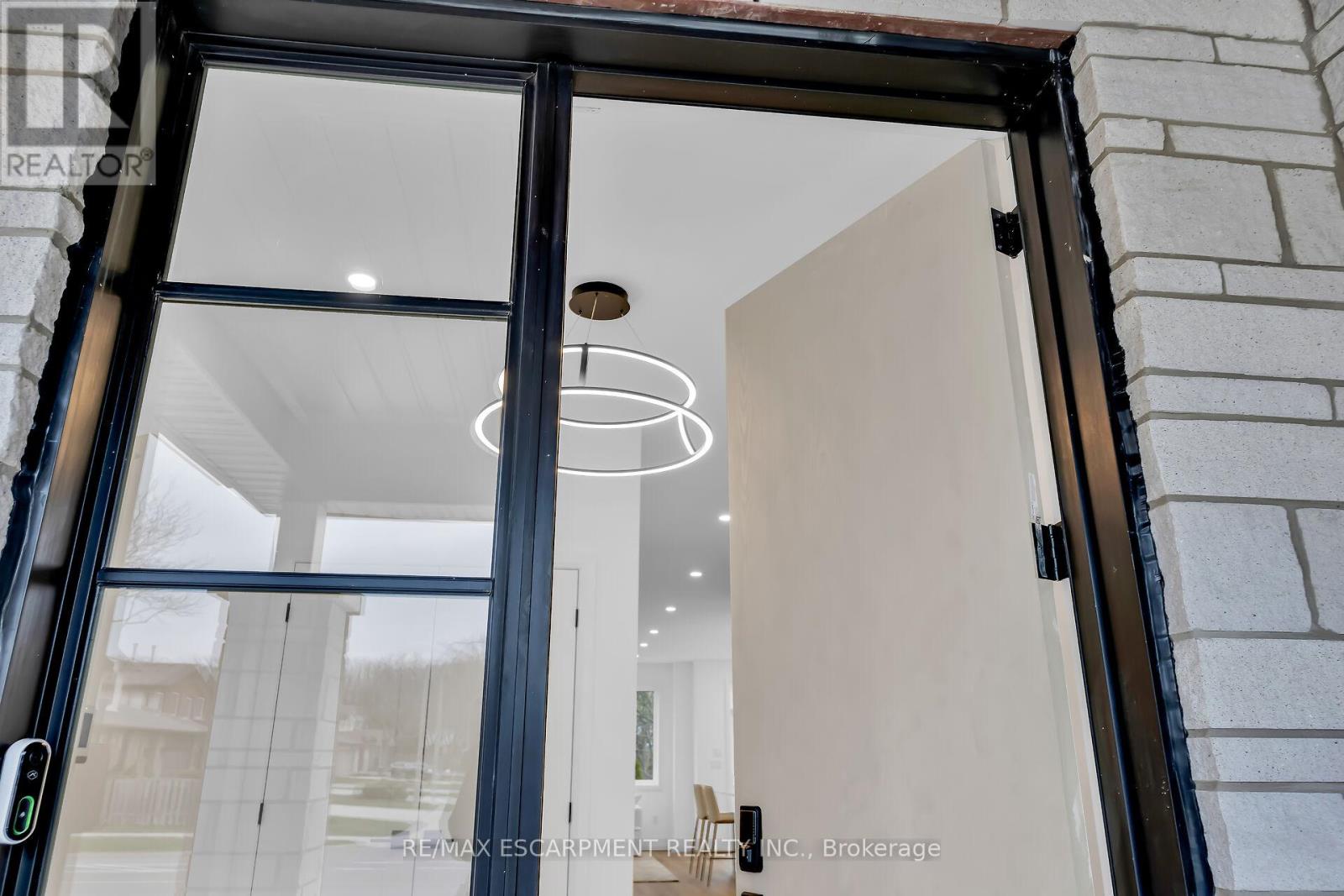Photo 45 of 31 Kingfisher Drive, Hamilton ON
