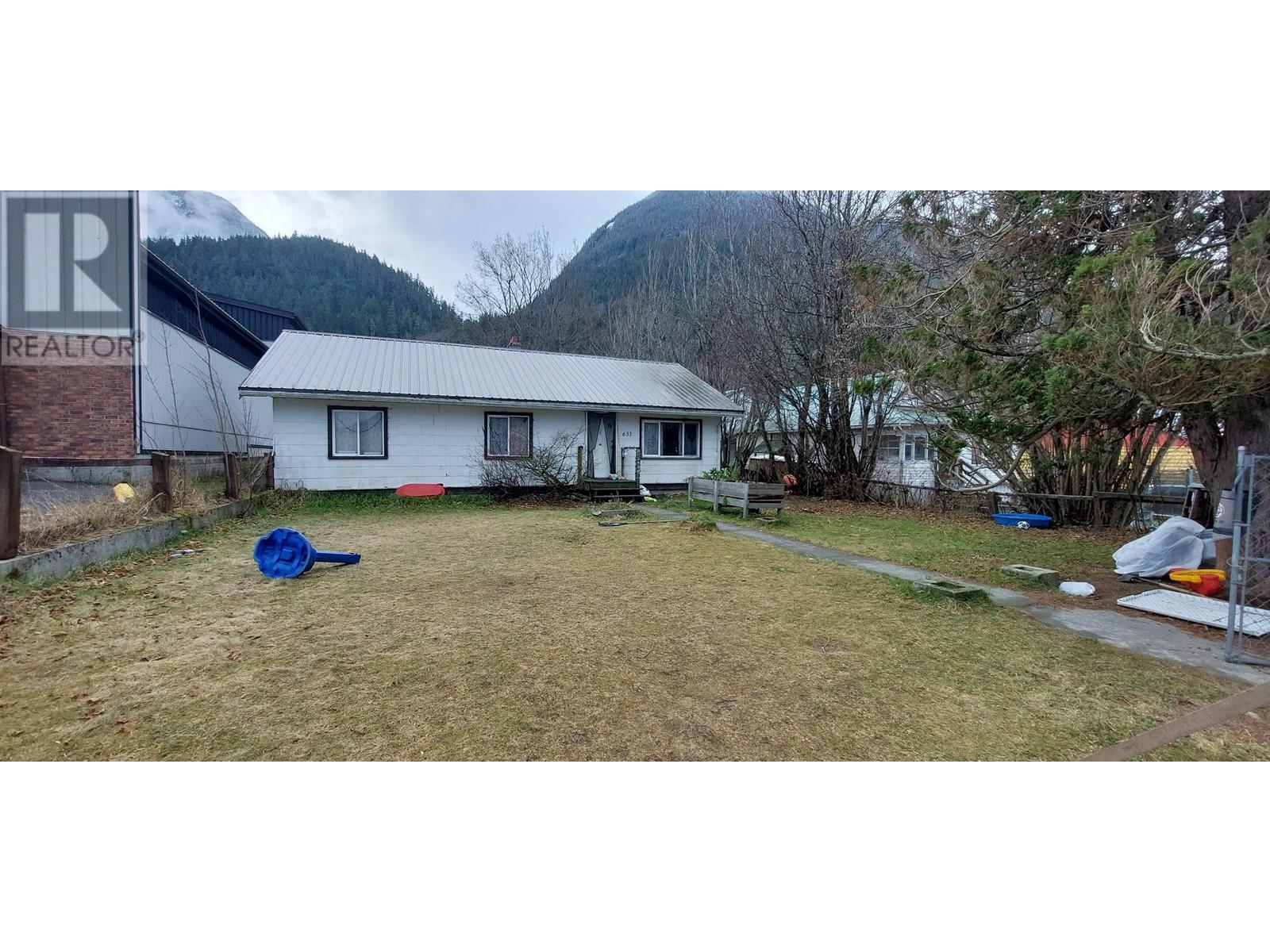 633 CLIFF STREET, Bella Coola