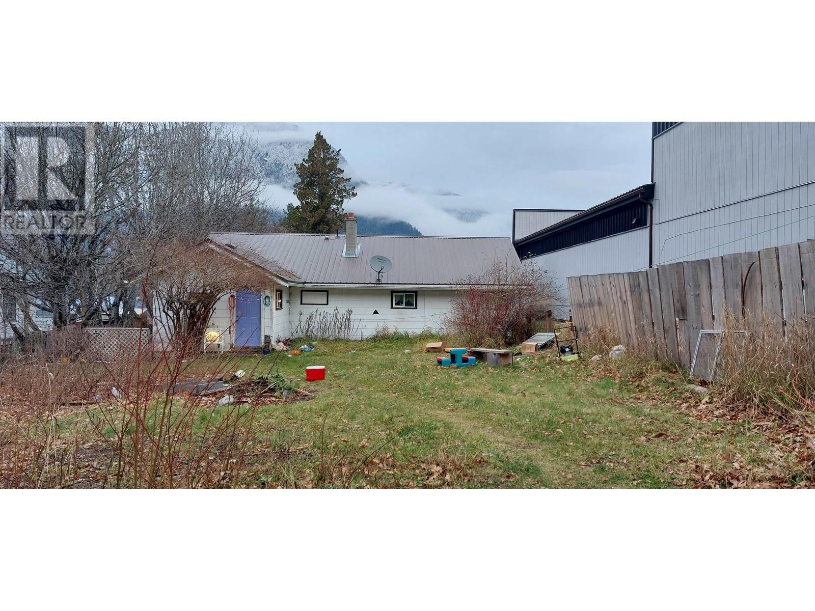 633 CLIFF STREET, Bella Coola