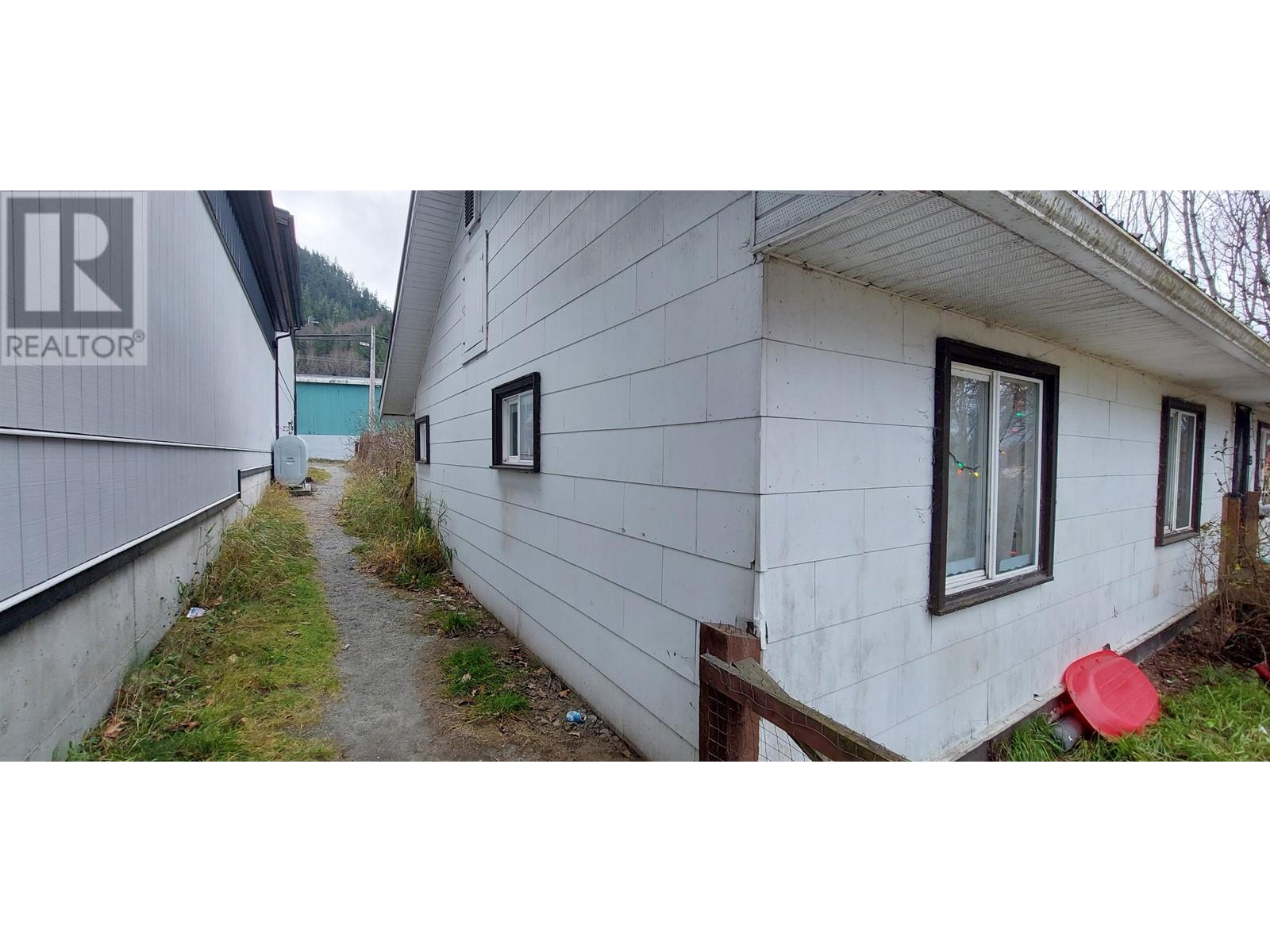633 CLIFF STREET, Bella Coola