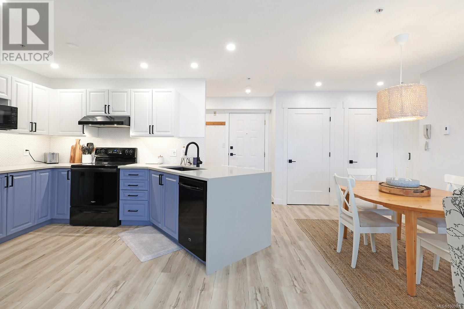 212 1320 Henry Rd, Courtenay