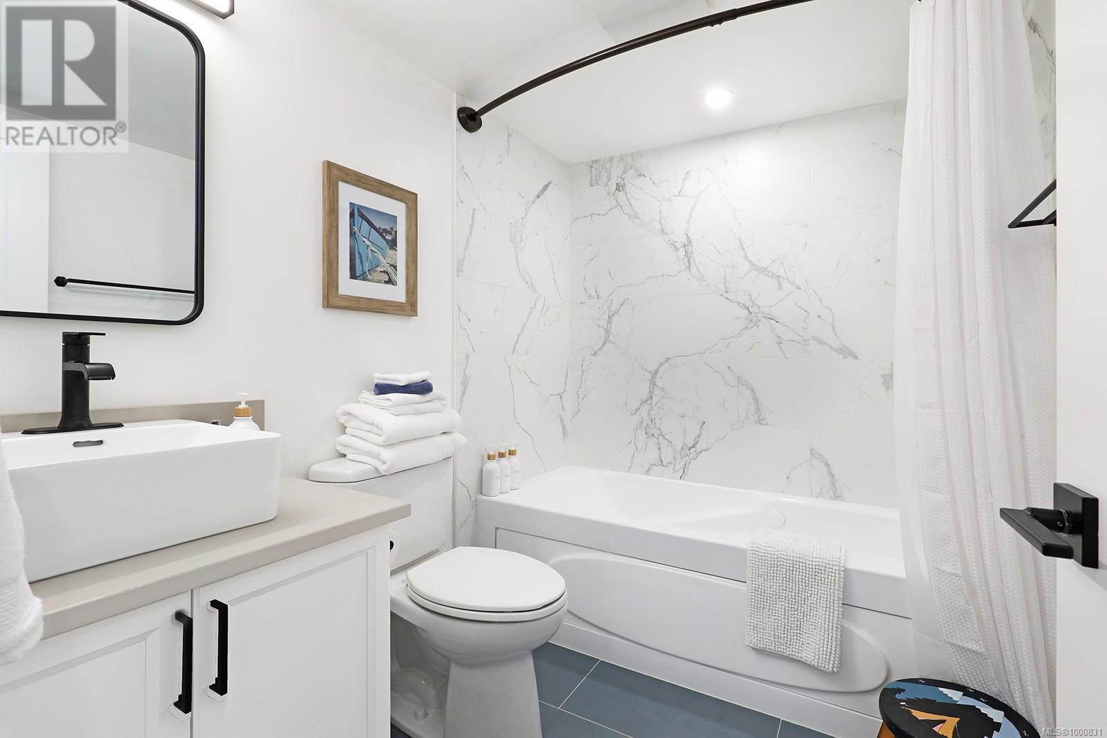 212 1320 Henry Rd, Courtenay