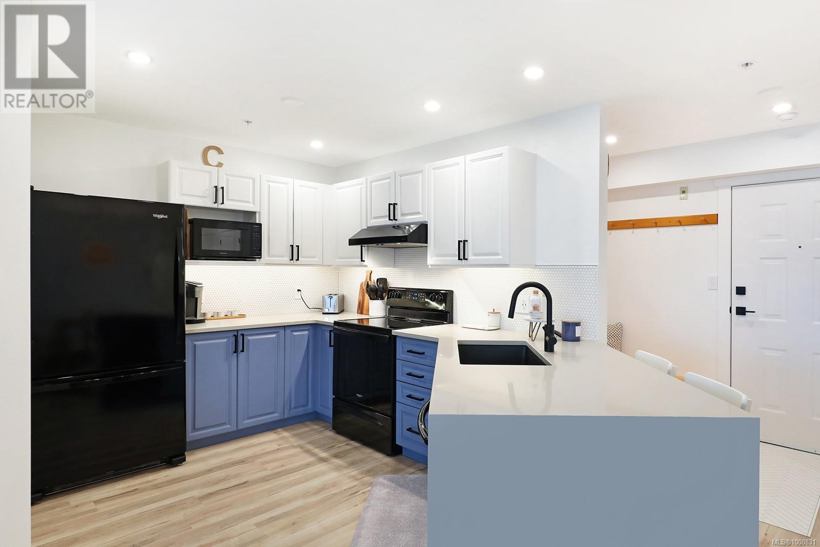 212 1320 Henry Rd, Courtenay