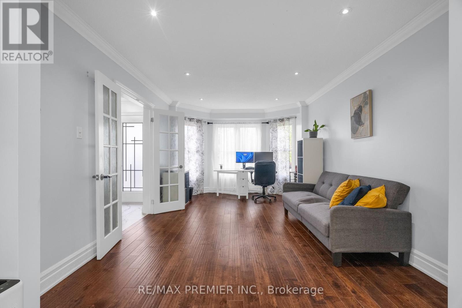 Photo 9 of 59 Glenabbey Drive, Clarington ON
