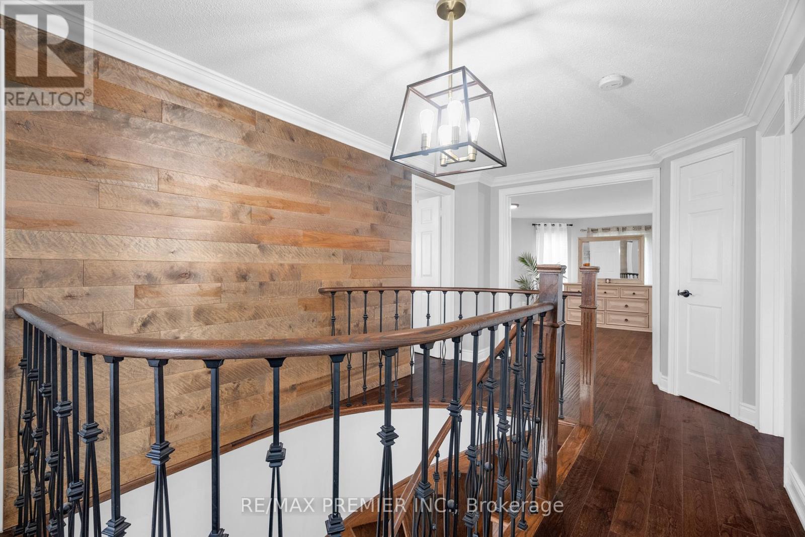 Photo 12 of 59 Glenabbey Drive, Clarington ON