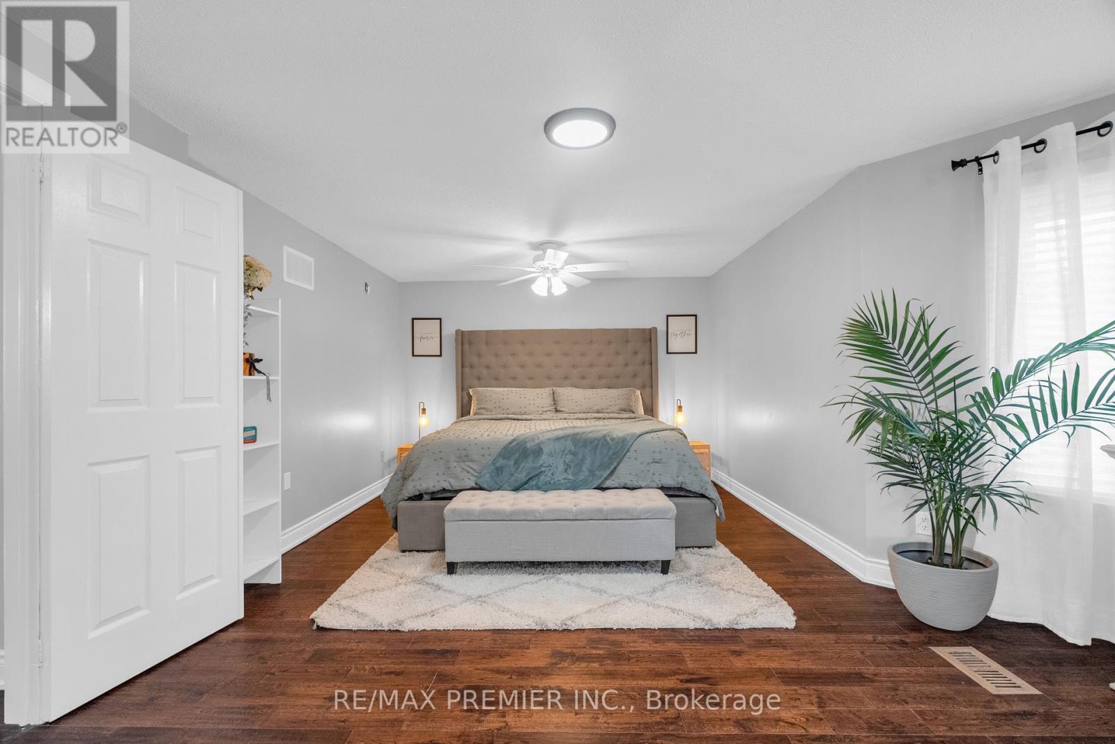 Photo 29 of 59 Glenabbey Drive, Clarington ON