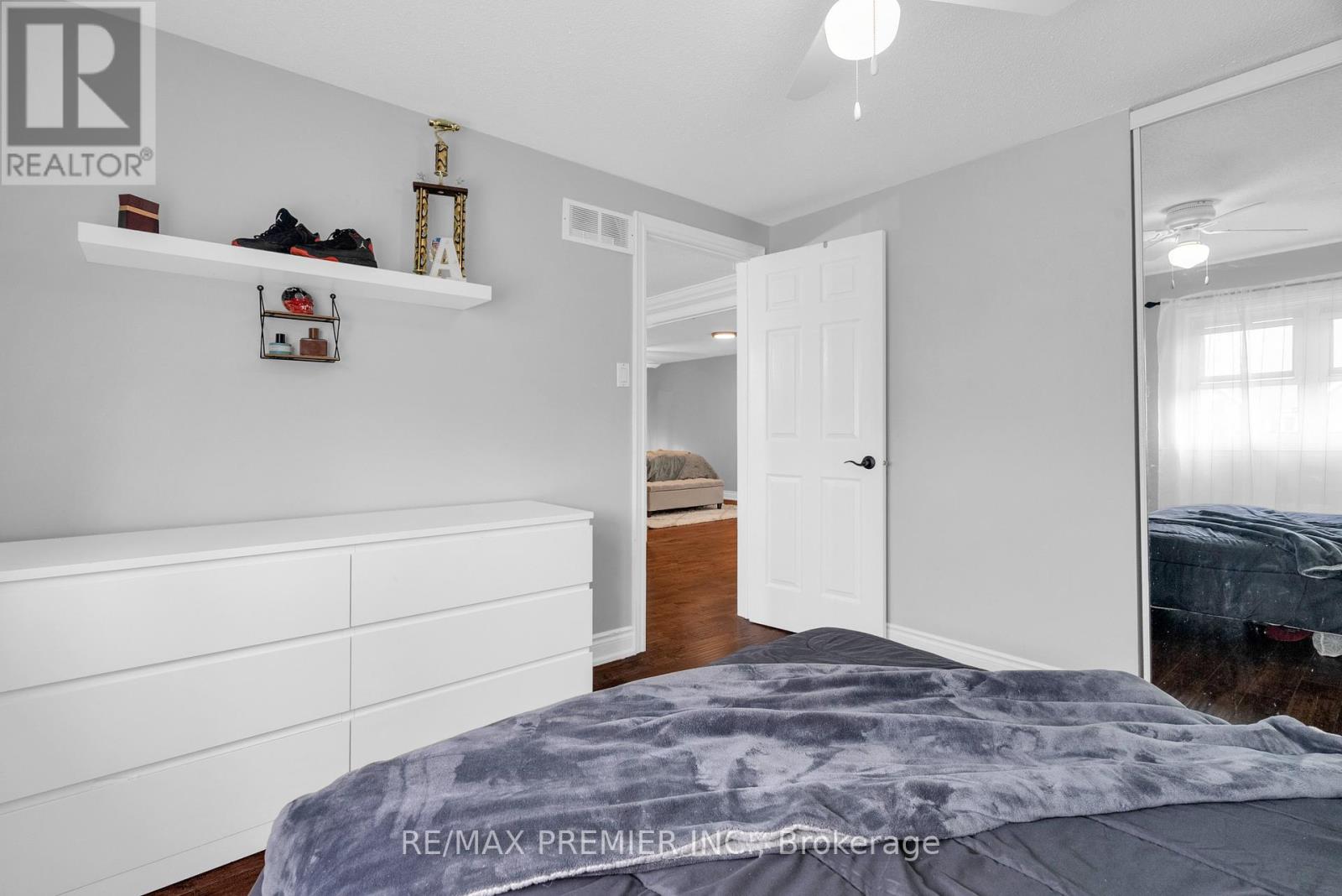 Photo 25 of 59 Glenabbey Drive, Clarington ON