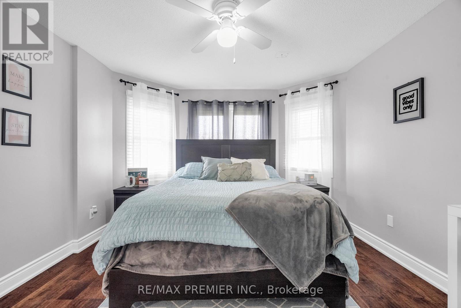 Photo 24 of 59 Glenabbey Drive, Clarington ON