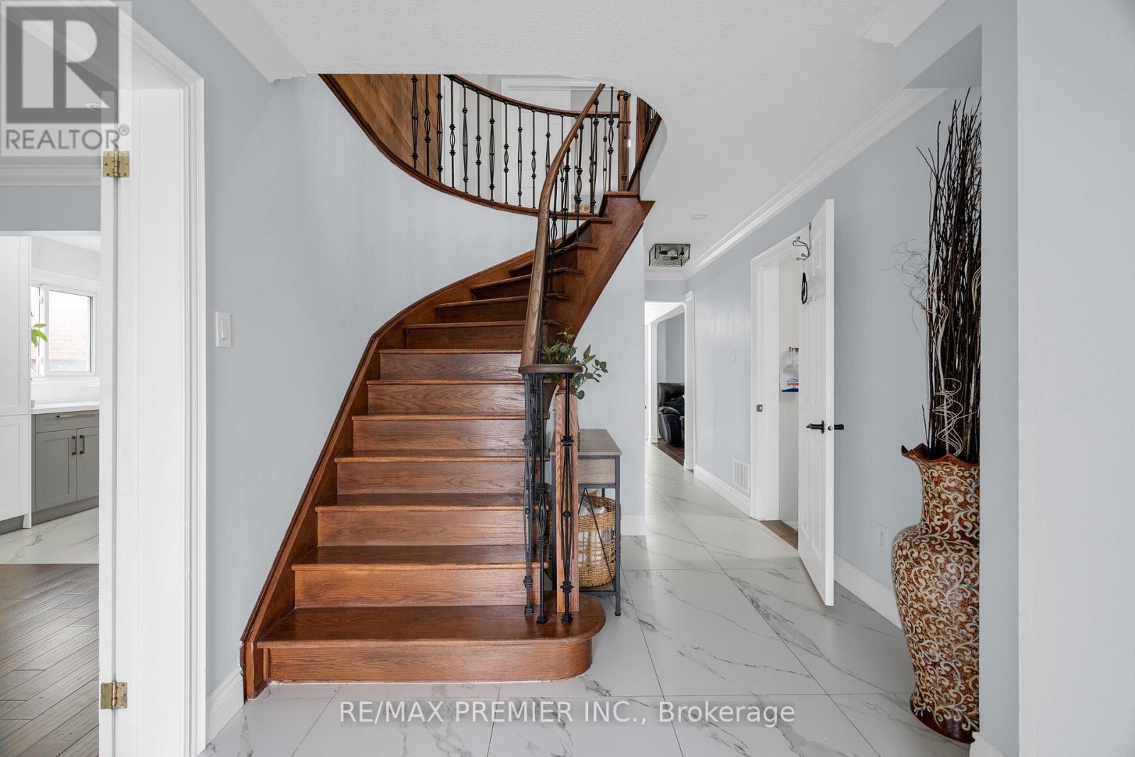 Photo 32 of 59 Glenabbey Drive, Clarington ON