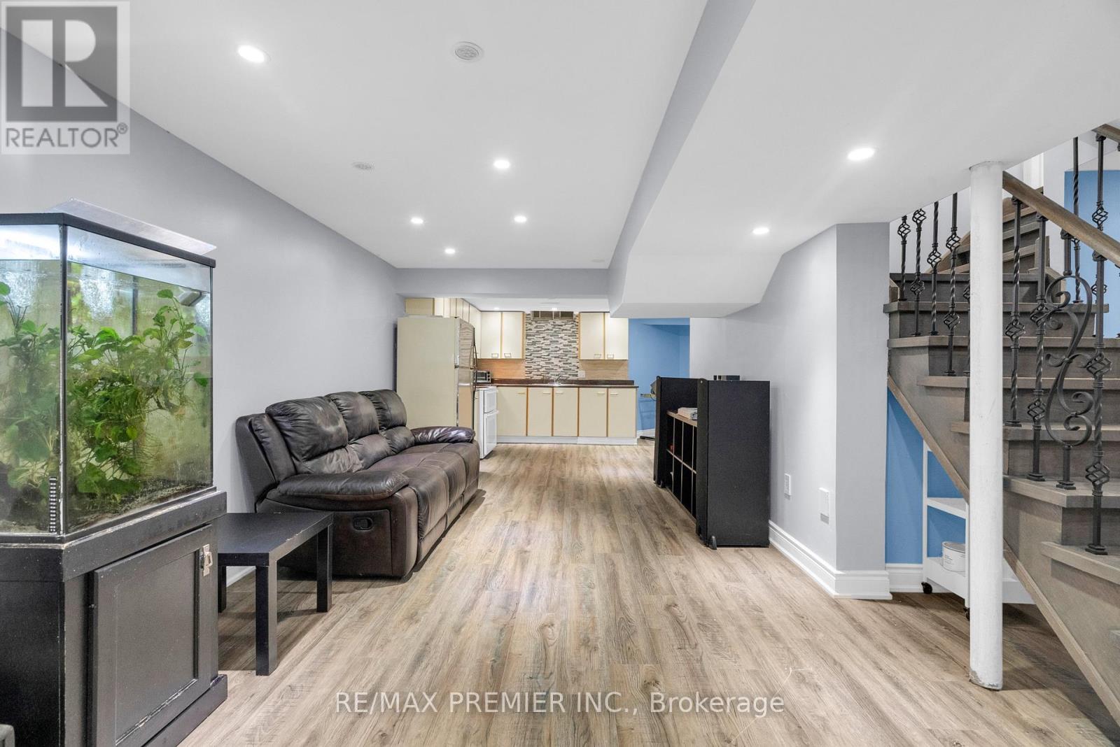 Photo 47 of 59 Glenabbey Drive, Clarington ON