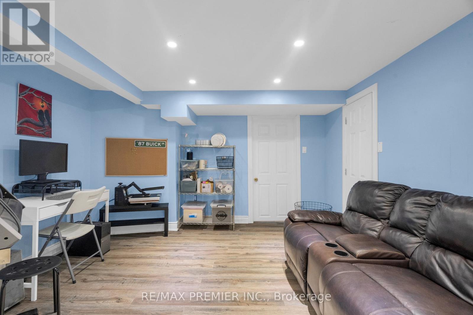 Photo 5 of 59 Glenabbey Drive, Clarington ON