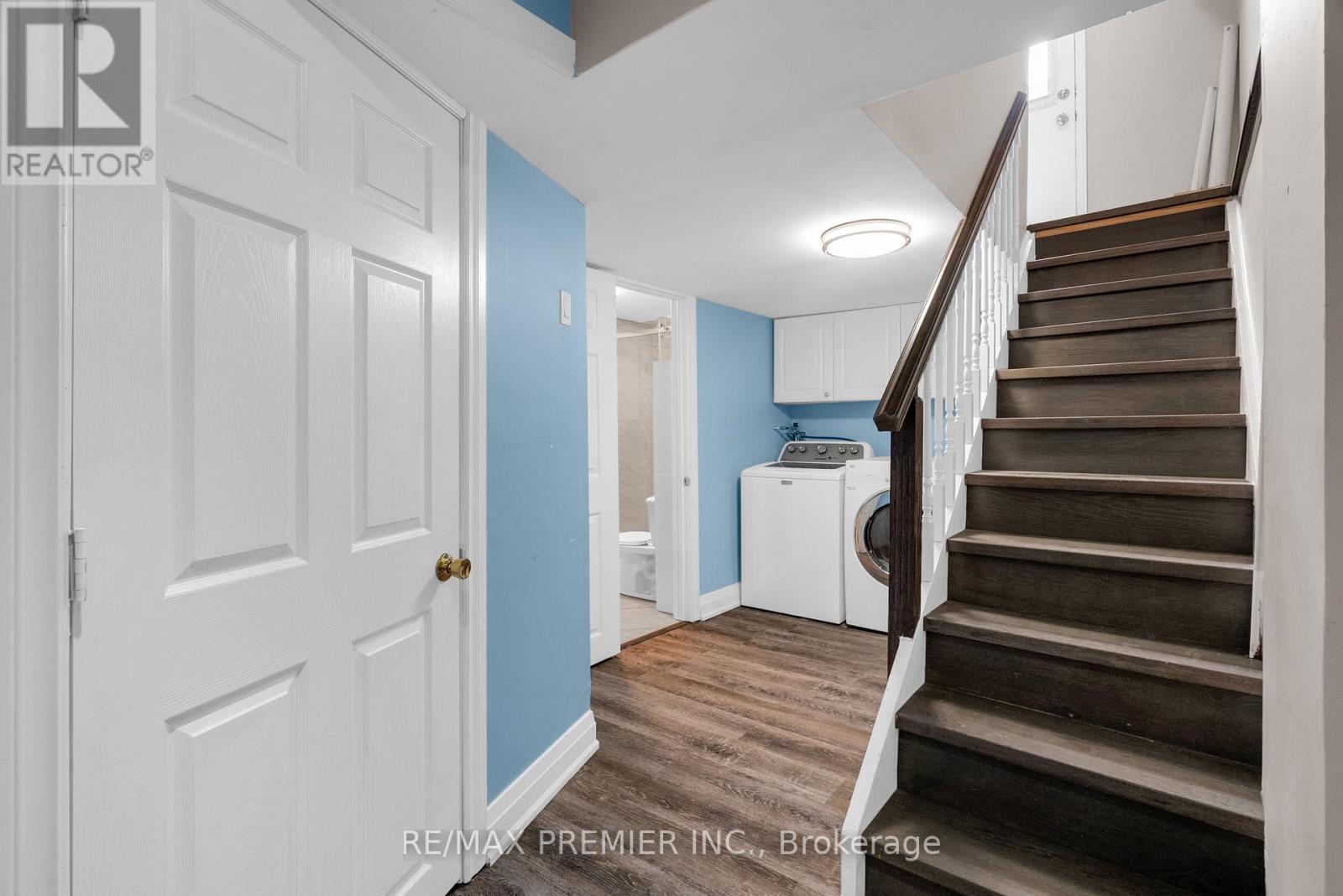 Photo 6 of 59 Glenabbey Drive, Clarington ON