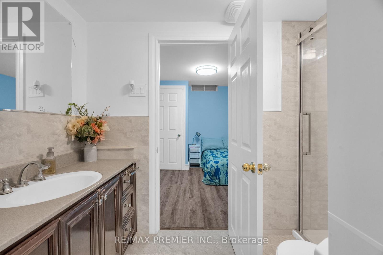 Photo 8 of 59 Glenabbey Drive, Clarington ON