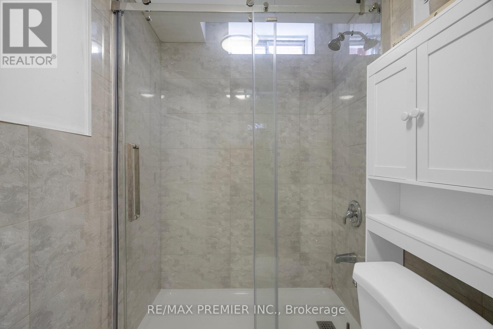 Photo 7 of 59 Glenabbey Drive, Clarington ON