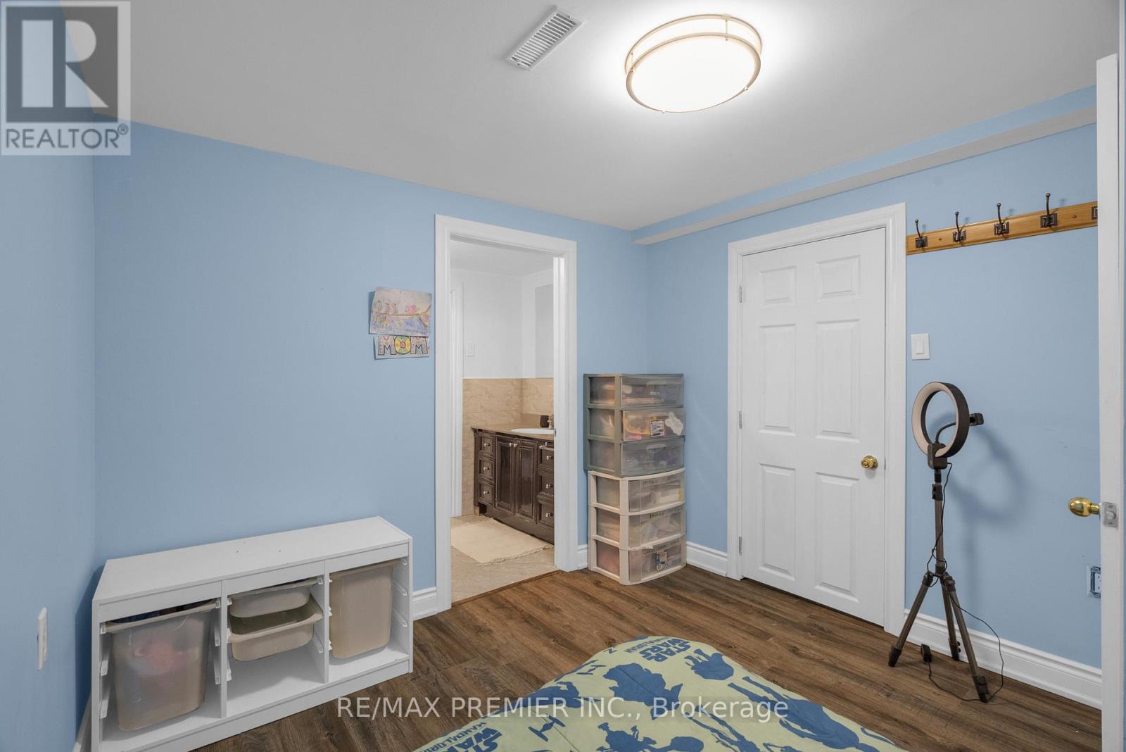 Photo 22 of 59 Glenabbey Drive, Clarington ON
