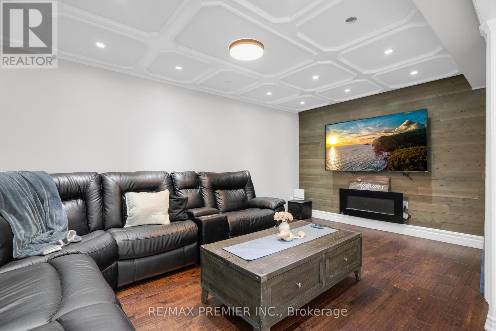 Photo 35 of 59 Glenabbey Drive, Clarington ON