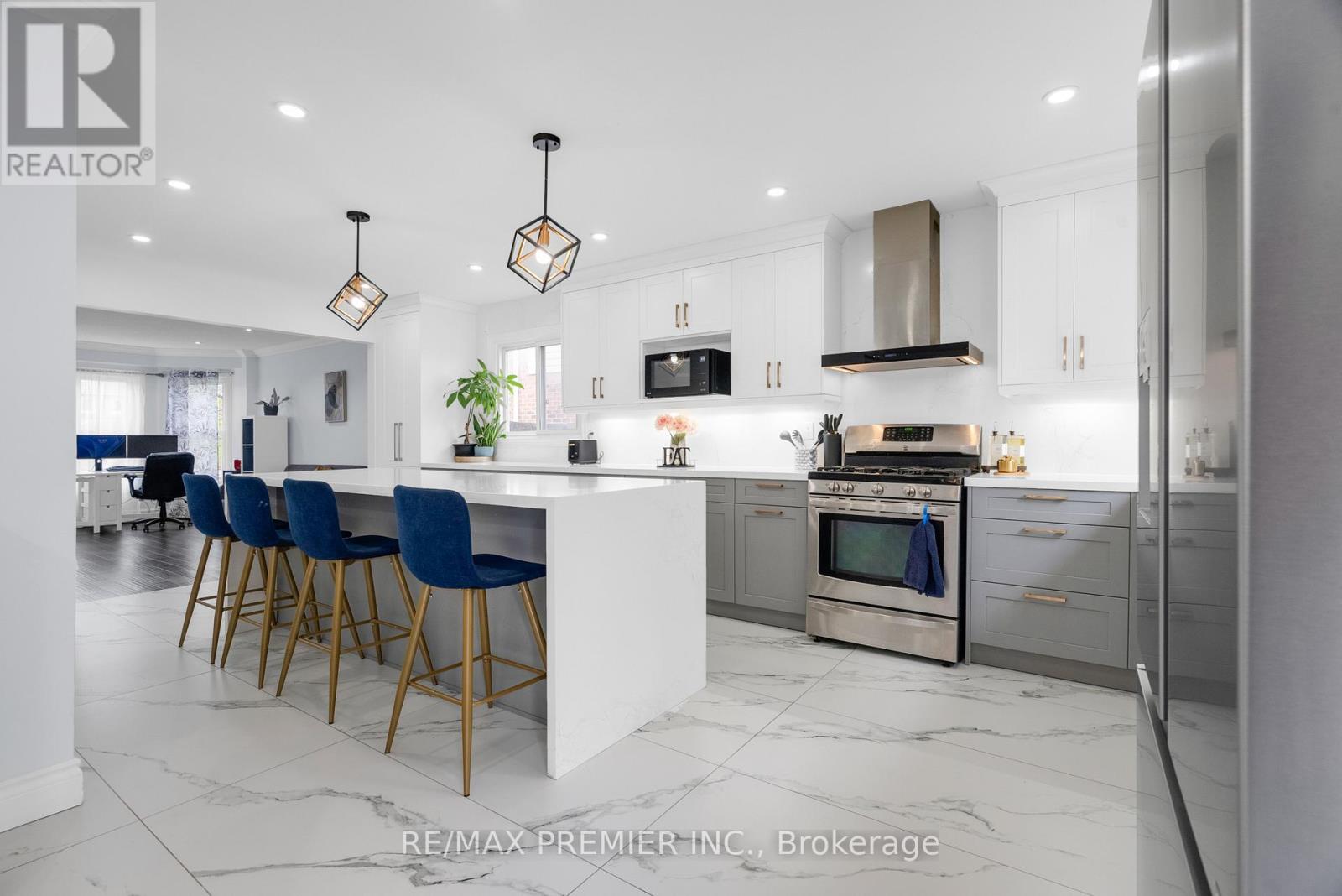 Photo 37 of 59 Glenabbey Drive, Clarington ON