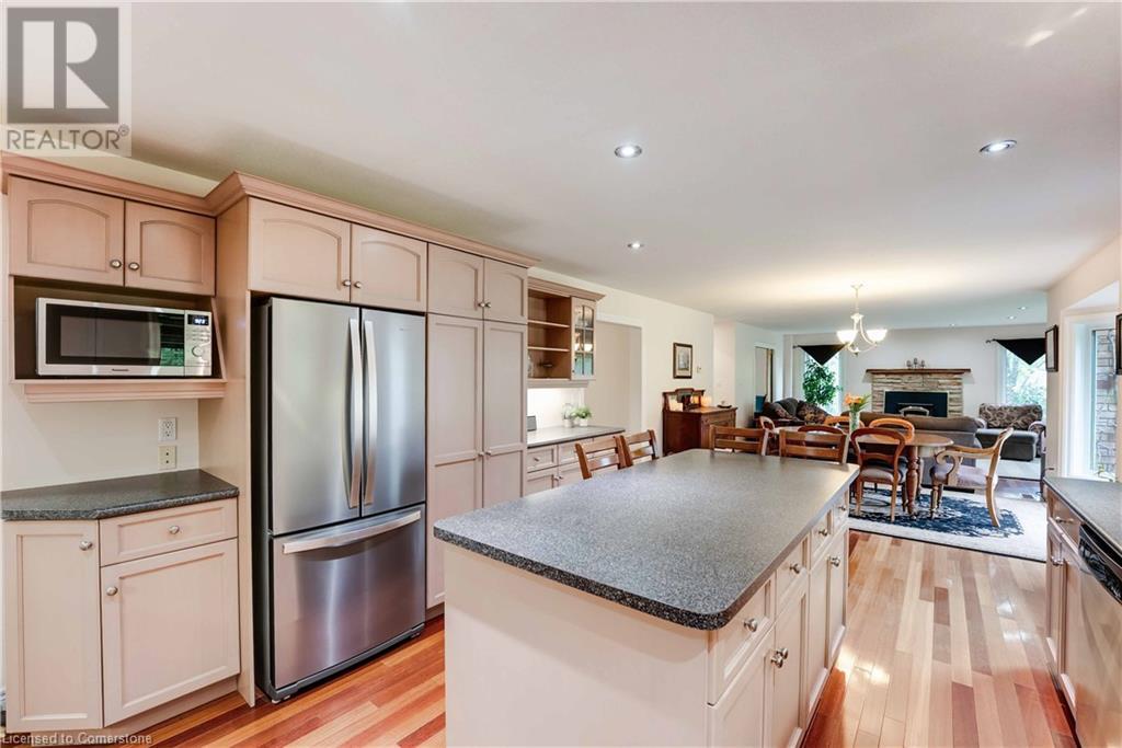 Photo 26 of 86 Ridge Road E, Grimsby ON