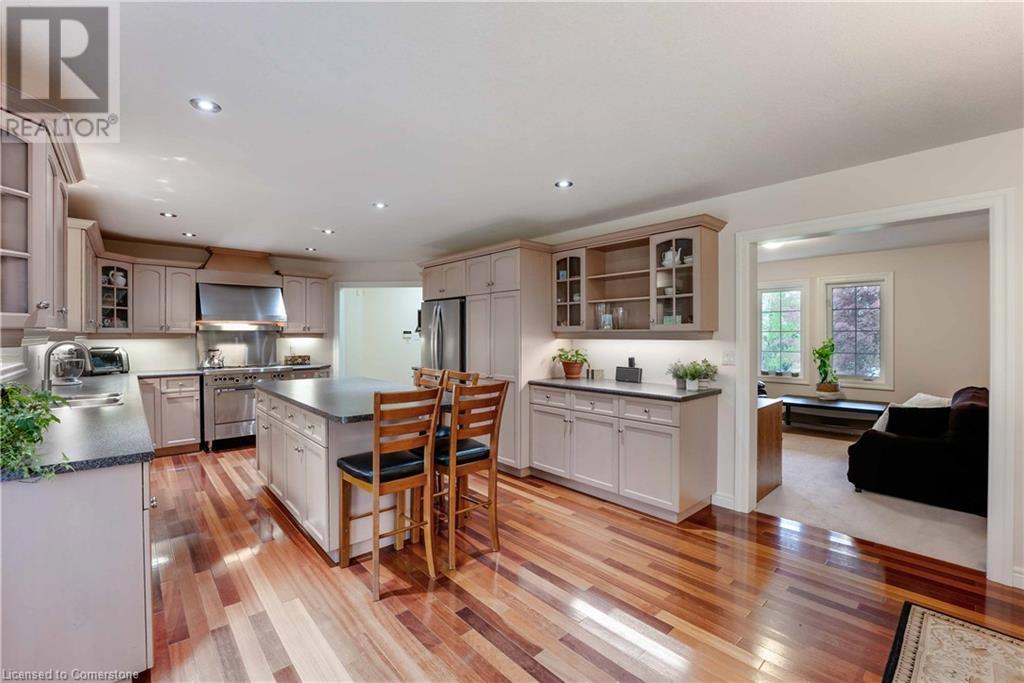 Photo 22 of 86 Ridge Road E, Grimsby ON
