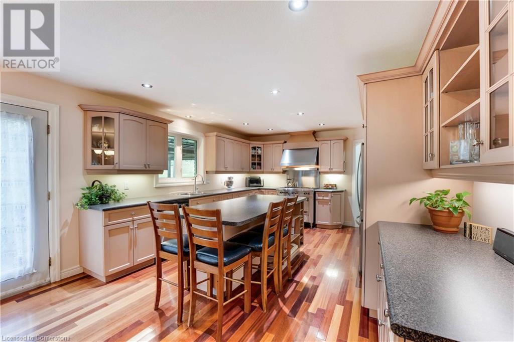 Photo 23 of 86 Ridge Road E, Grimsby ON
