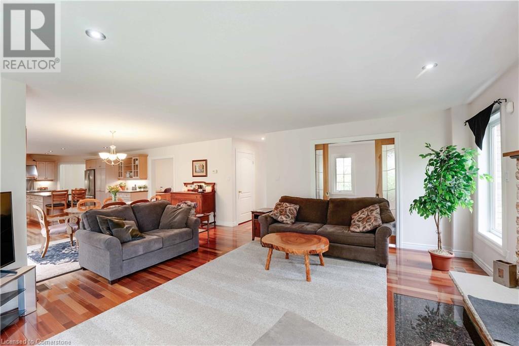 Photo 29 of 86 Ridge Road E, Grimsby ON
