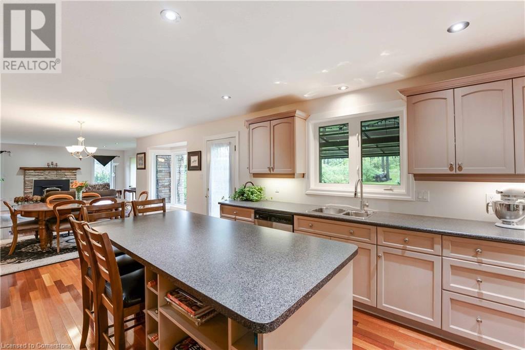 Photo 25 of 86 Ridge Road E, Grimsby ON