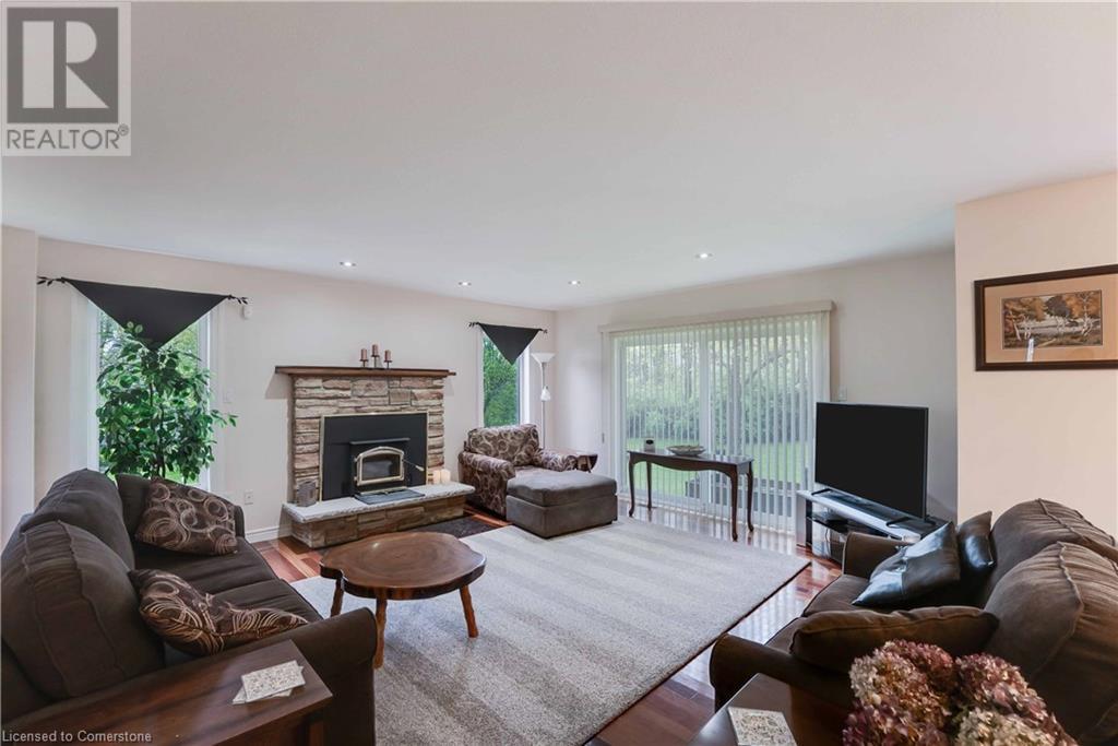 Photo 30 of 86 Ridge Road E, Grimsby ON