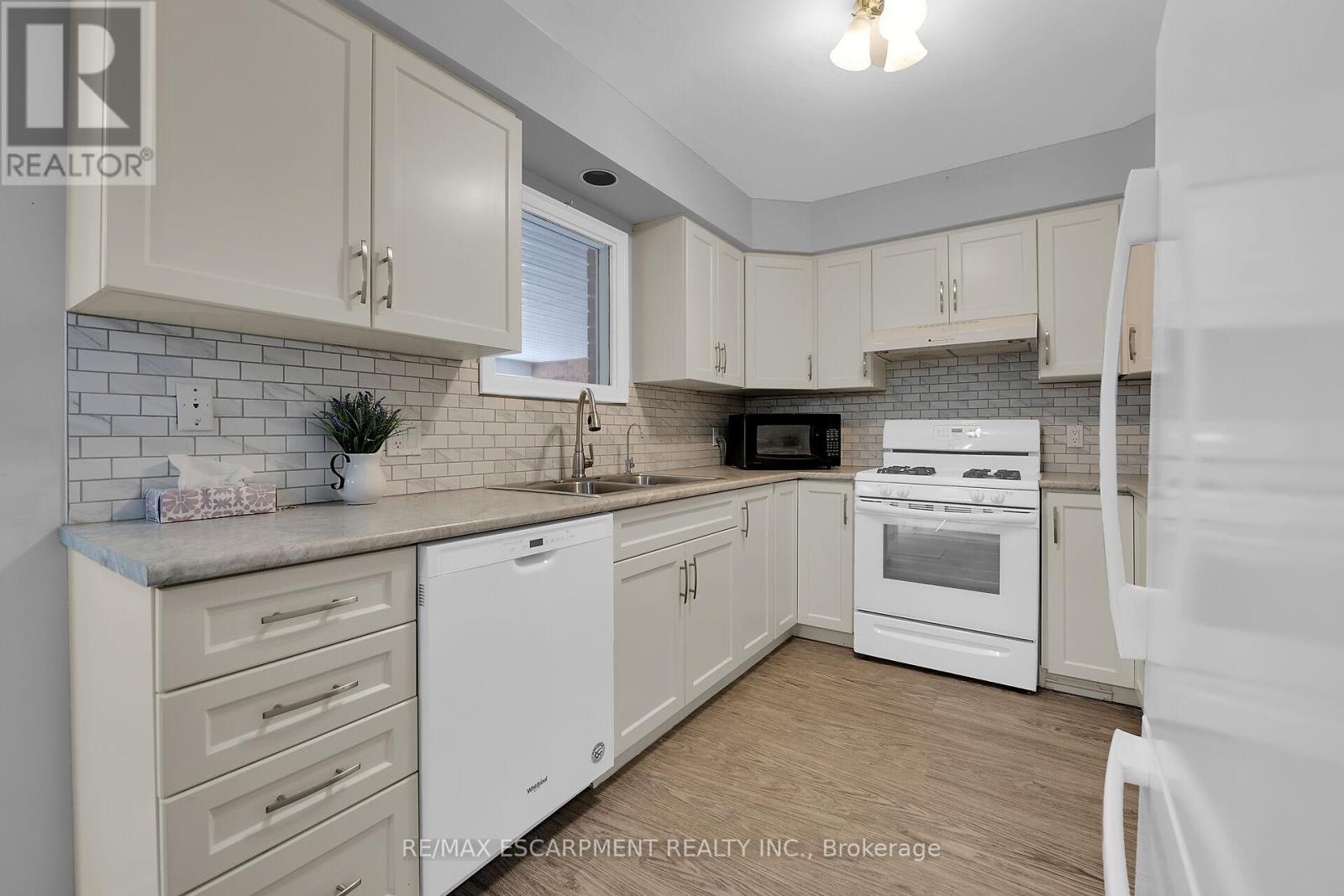 Photo 41 of 34 175 Victoria Street, Norfolk ON