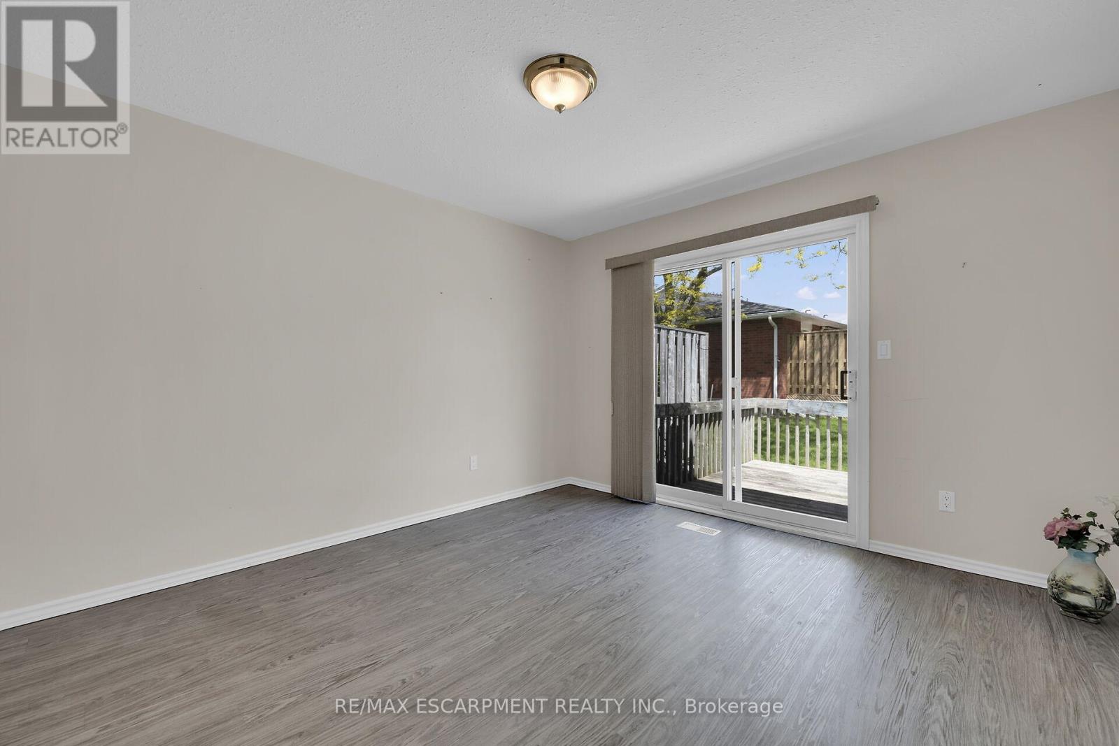 Photo 2 of 34 175 Victoria Street, Norfolk ON