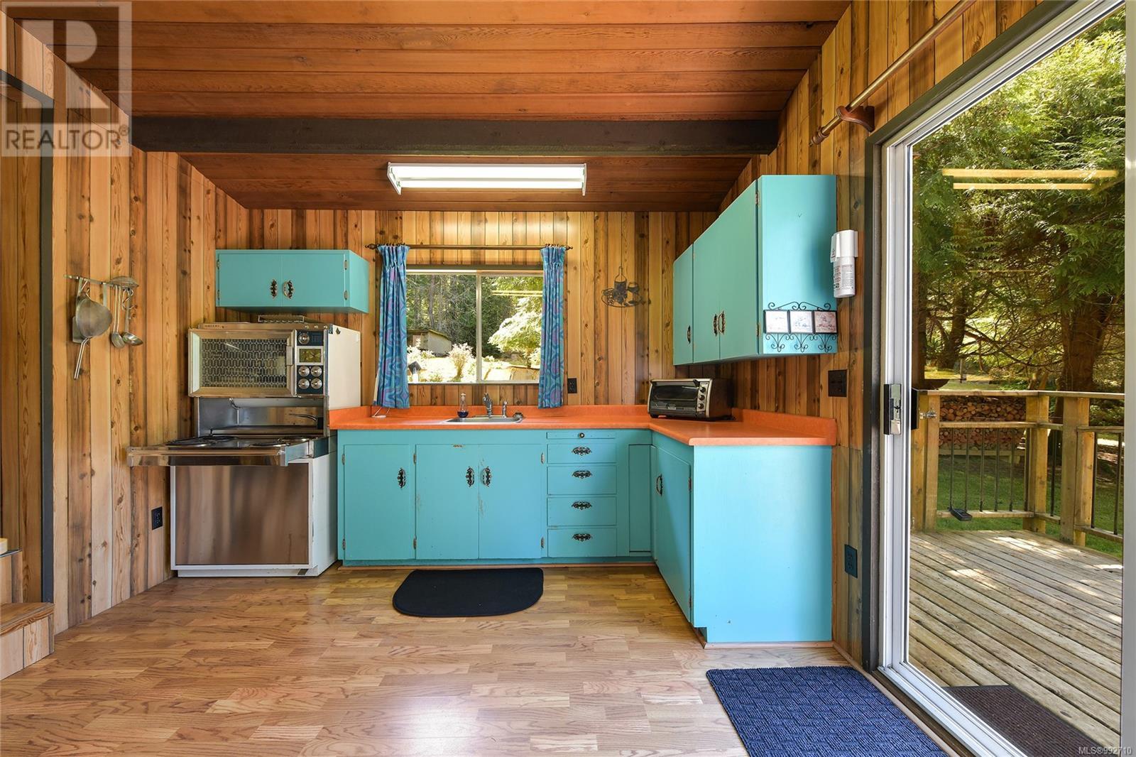  212 Cherry Tree Lane, Mayne Island