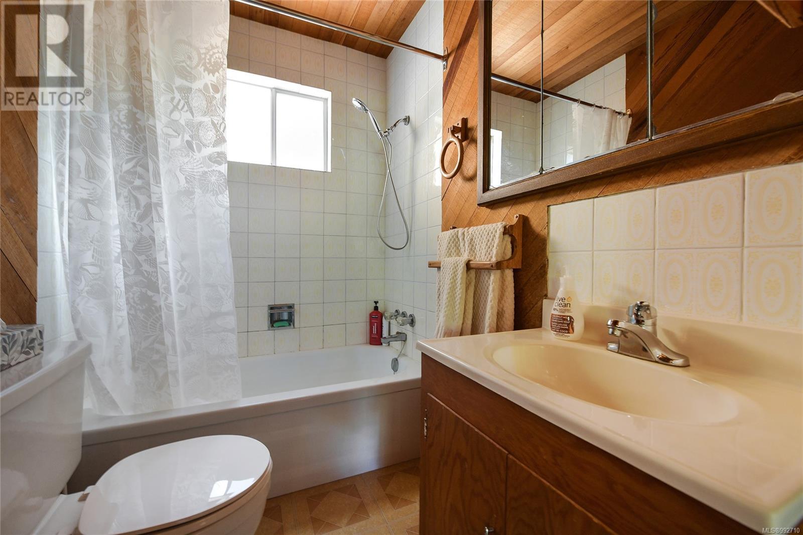  212 Cherry Tree Lane, Mayne Island