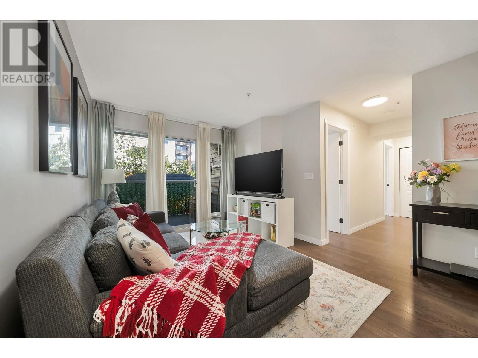 Photo 12 of 204 11671 Fraser Street, Maple Ridge BC