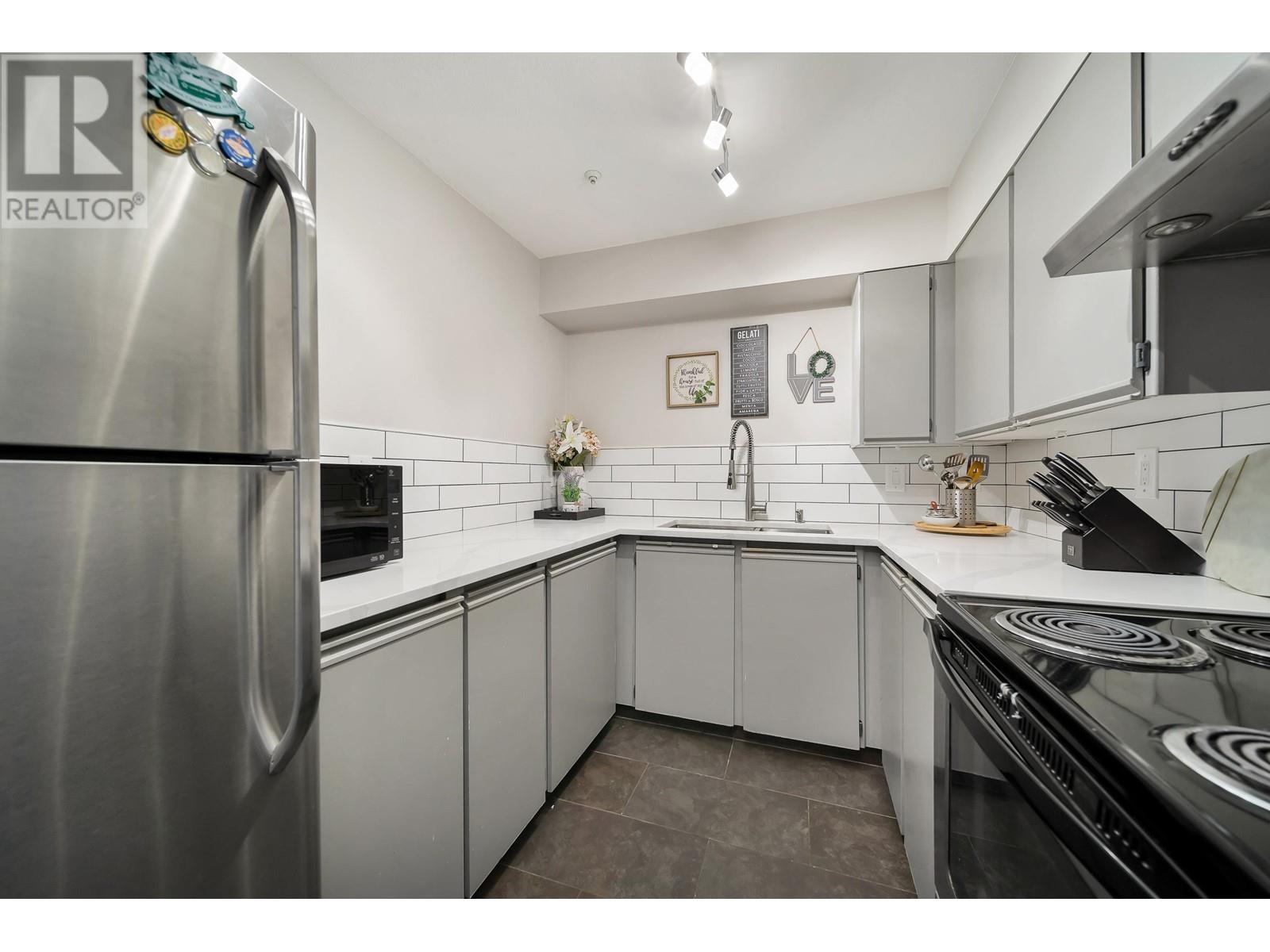 Photo 15 of 204 11671 Fraser Street, Maple Ridge BC