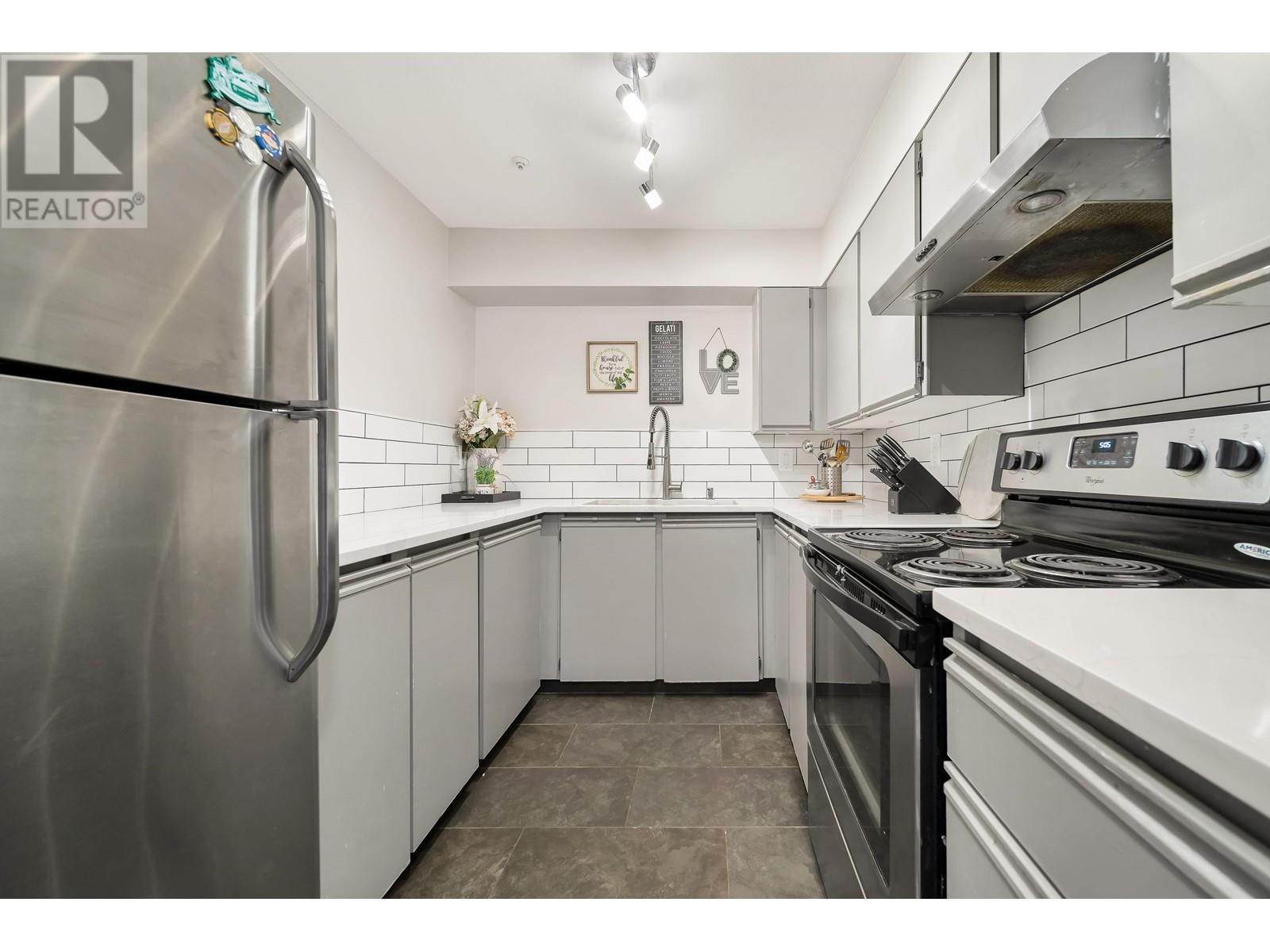 Photo 17 of 204 11671 Fraser Street, Maple Ridge BC