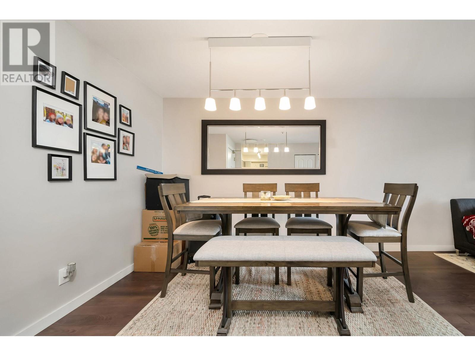Photo 8 of 204 11671 Fraser Street, Maple Ridge BC