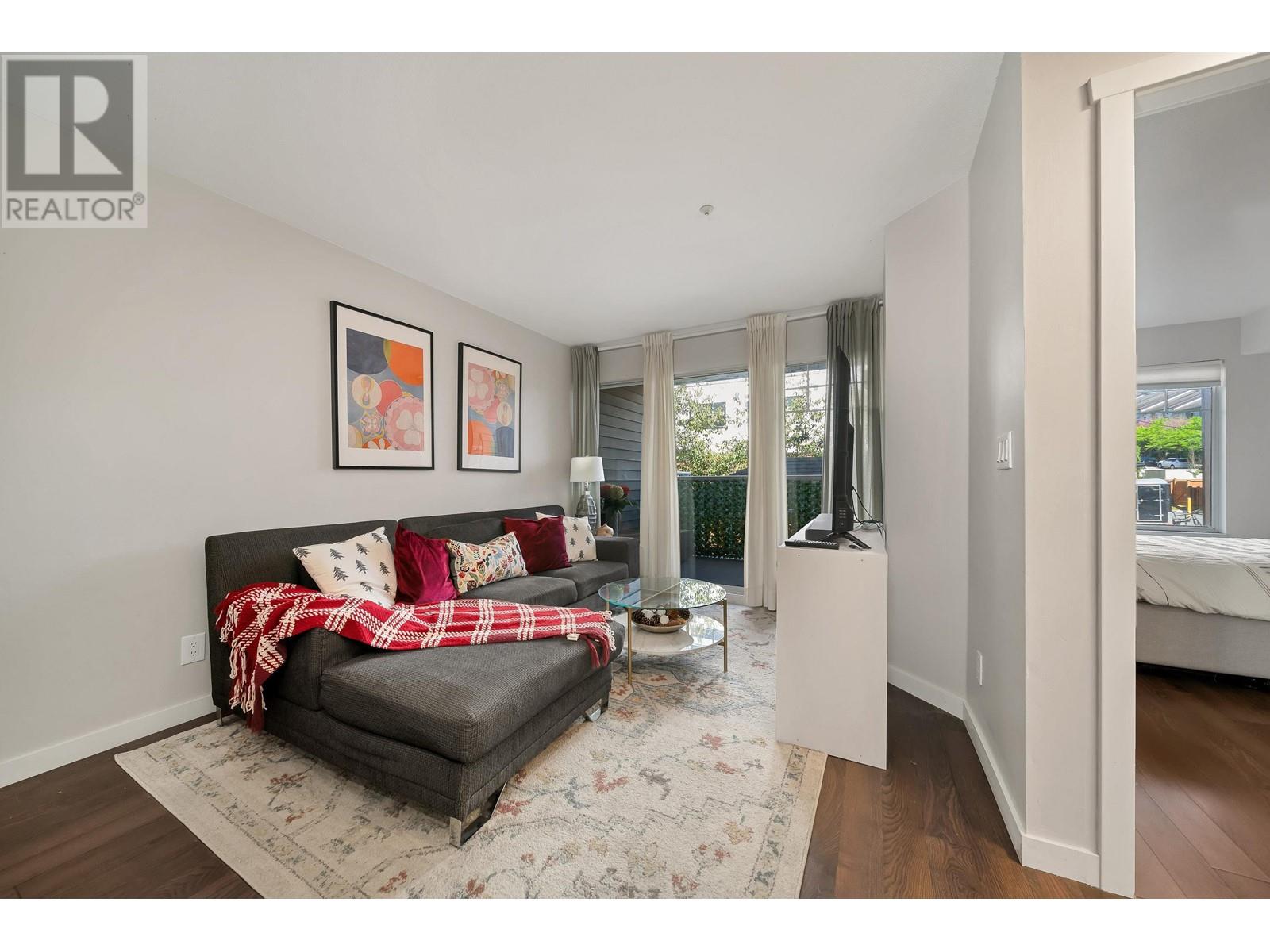Photo 9 of 204 11671 Fraser Street, Maple Ridge BC