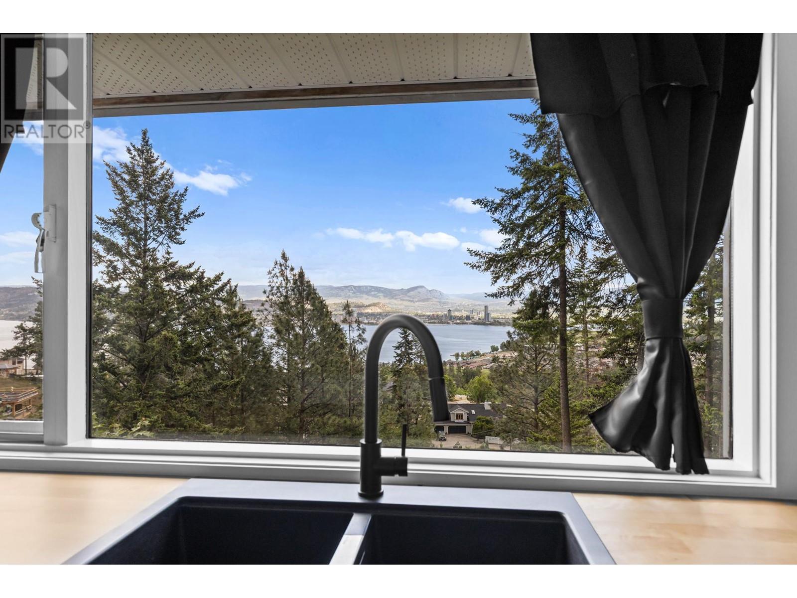 1515 Scott Crescent, West Kelowna