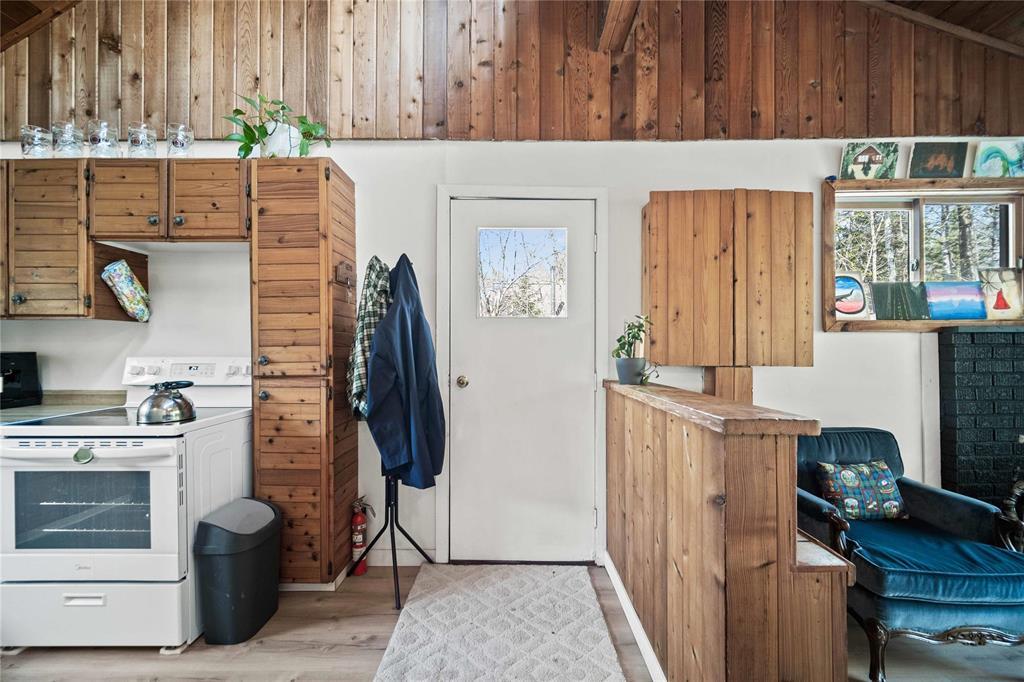 Photo 7 of 21 Canoba Crescent, Gimli Rm MB