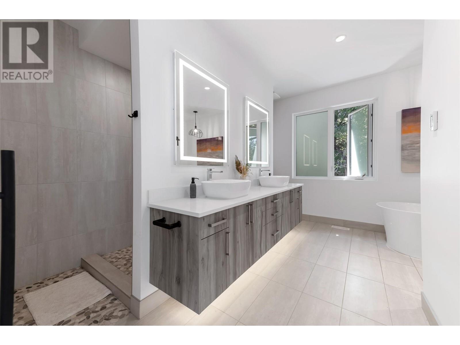2672 Lakeridge Road, West Kelowna