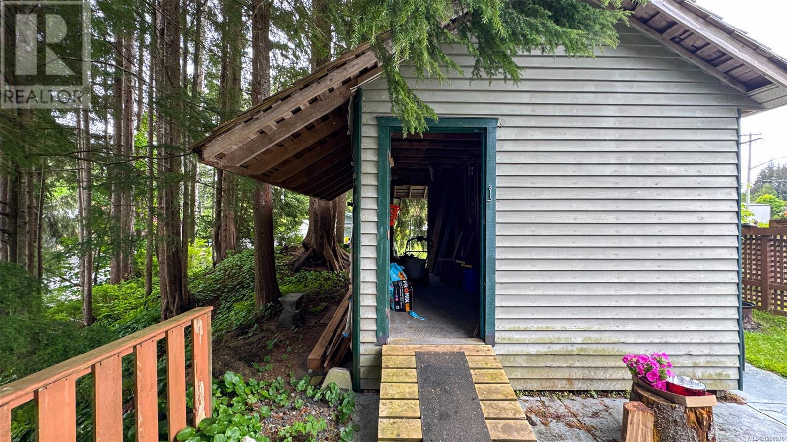 7085 Shorncliffe Ave, Port Hardy