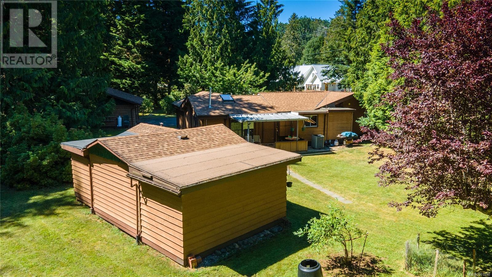 Photo 16 of 3826 Charlton Dr, Qualicum Beach BC